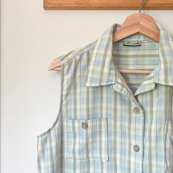 Vintage Summer Button Up - Picture 2 of 3